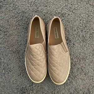 STEVE MADDEN ECENTRCQ GREY QUILTED SNEAKERS